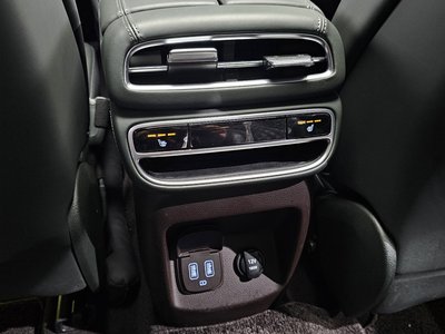2022 Genesis GV80 thumbnail 32