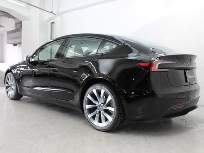 TESLA MODEL 3 - 8