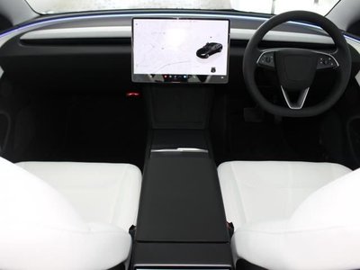 TESLA MODEL 3 - 2