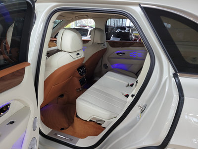 2026 Bentley BENTAYGA thumbnail 11