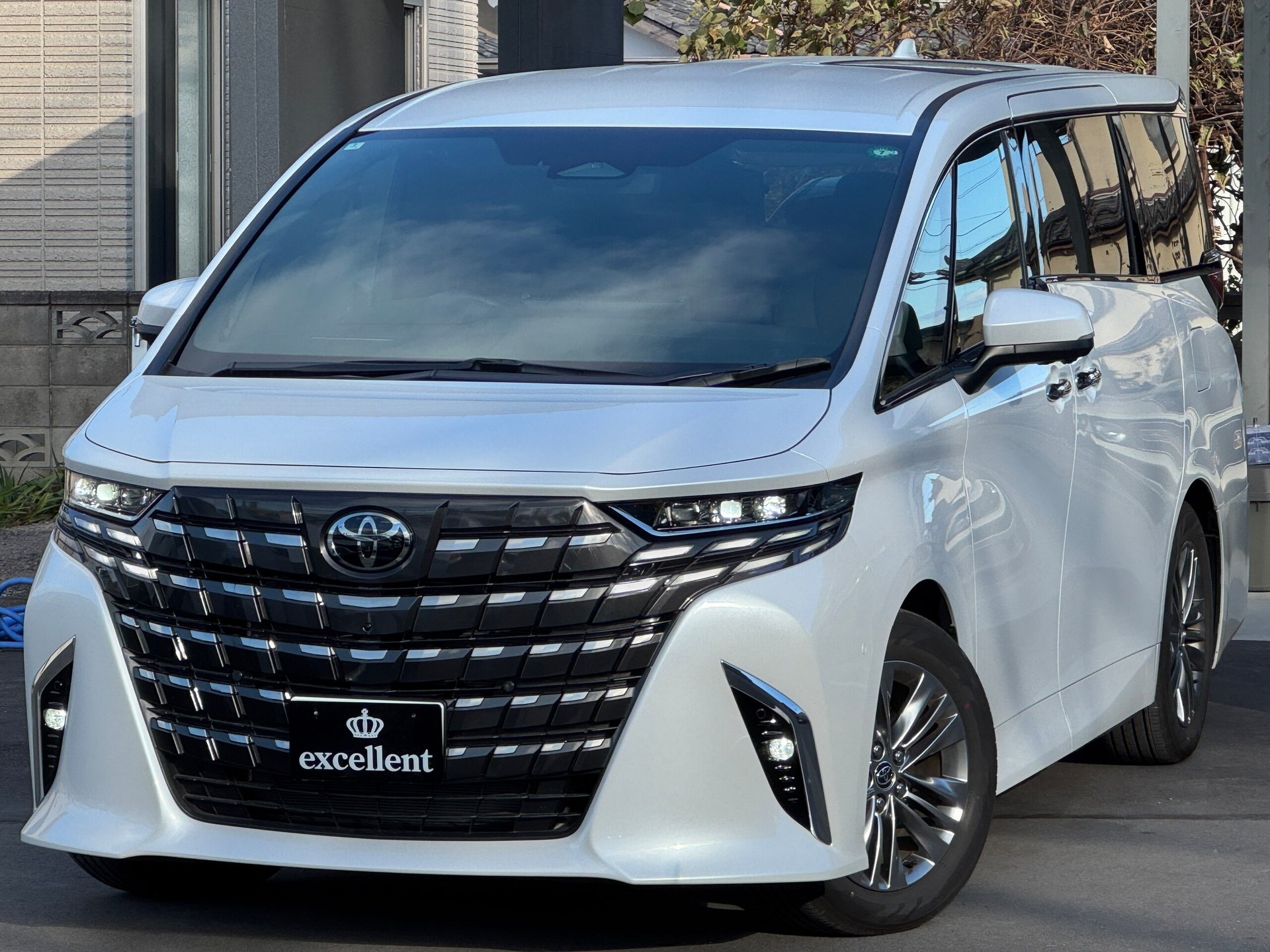 TOYOTA ALPHARD - View 1