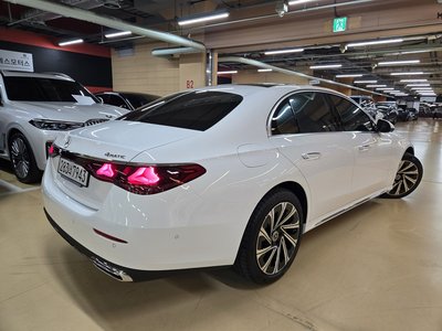 MERCEDES-BENZ E-CLASS - 4