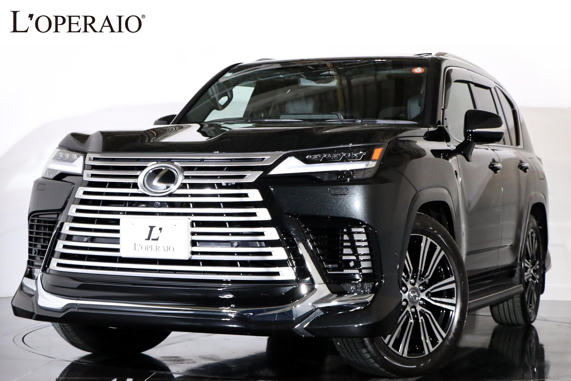 LEXUS LX - View 1