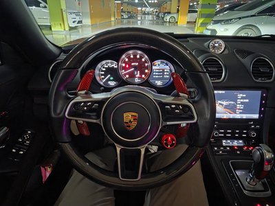 صورة 8 لـ 2021 Porsche 718