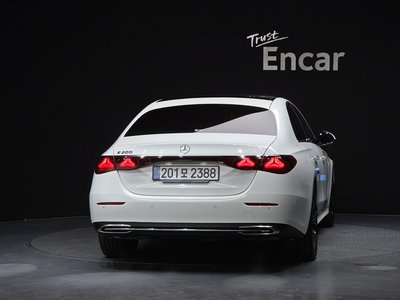 MERCEDES-BENZ E-CLASS - 3