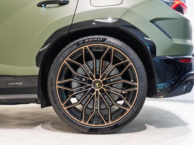 2026 Lamborghini URUS — миниатюра 12