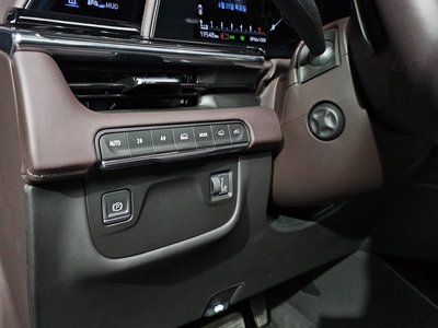 2022 Cadillac ESCALADE 5TH GENERATION — миниатюра 25