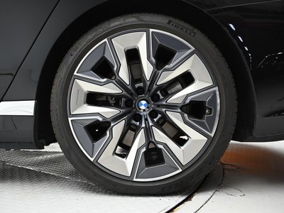 BMW I7 - 6