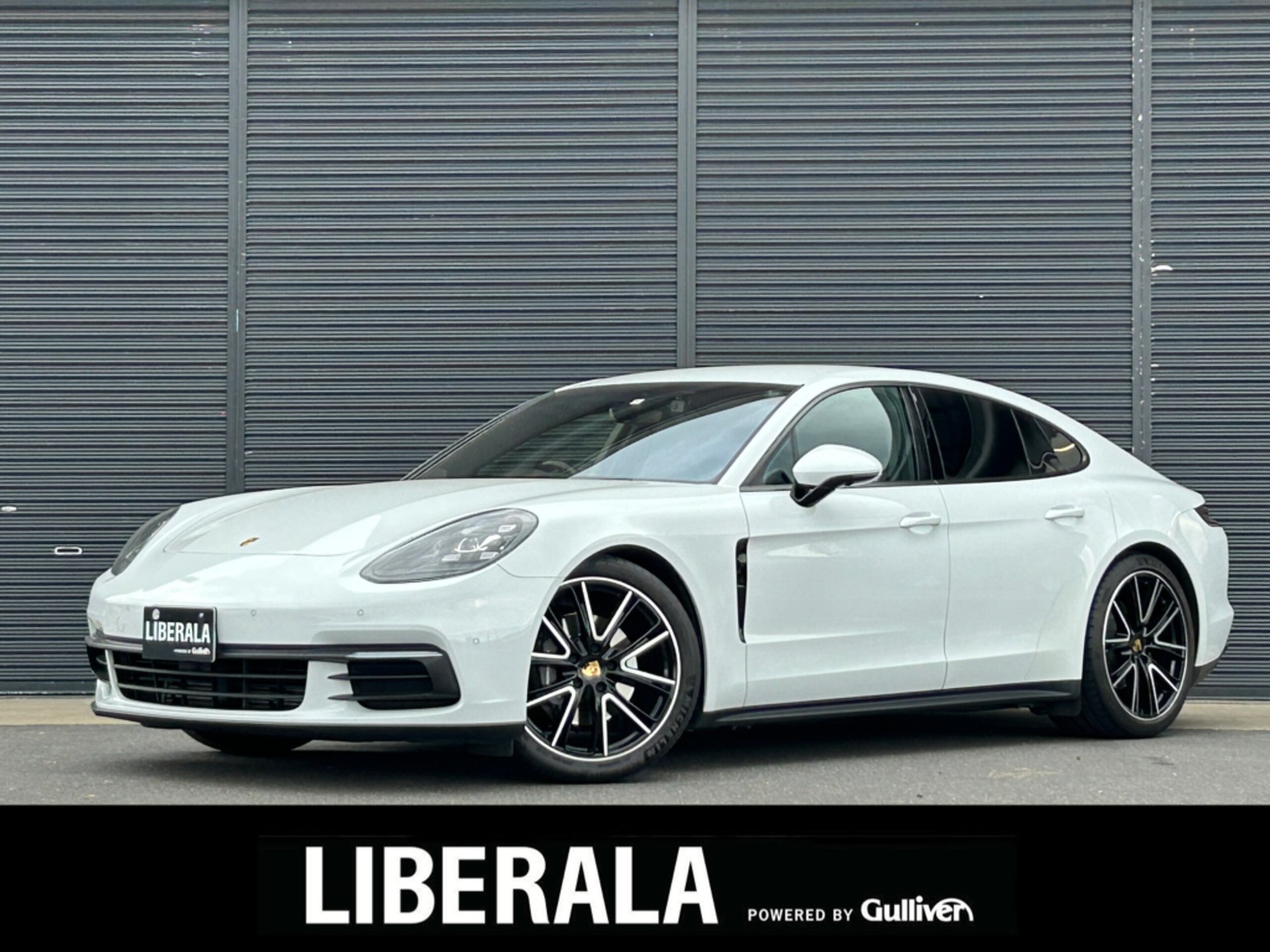 PORSCHE PANAMERA - View 1