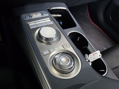 صورة 9 لـ 2021 Genesis GV70