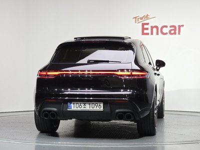 PORSCHE MACAN - 4
