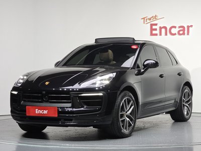 PORSCHE MACAN - 1