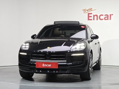 PORSCHE MACAN - 2