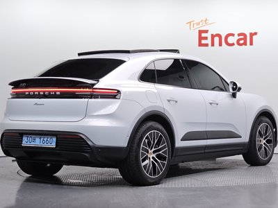 PORSCHE MACAN - 3