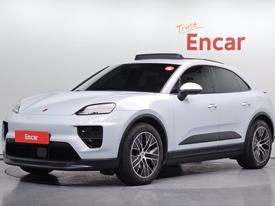 PORSCHE MACAN - 1