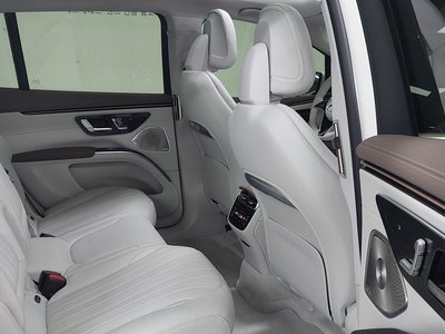 MERCEDES-BENZ EQS - 10