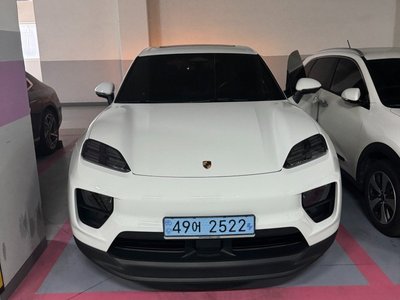 PORSCHE MACAN - 2
