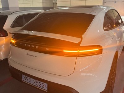 PORSCHE MACAN - 4