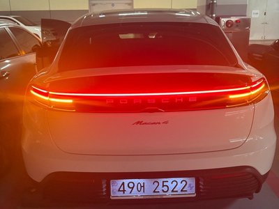PORSCHE MACAN - 1