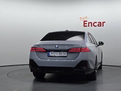 صورة 4 لـ 2024 BMW 5 SERIES