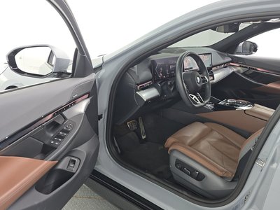 صورة مصغرة 13 لـ 2024 BMW 5 SERIES