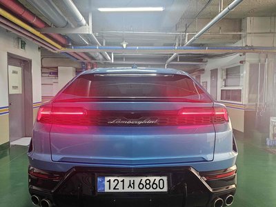 LAMBORGHINI URUS - 3