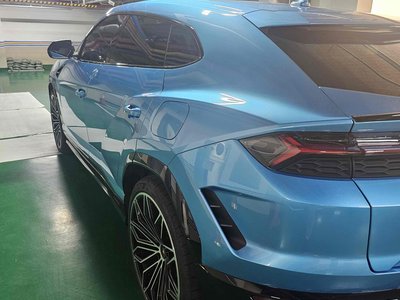 LAMBORGHINI URUS - 6