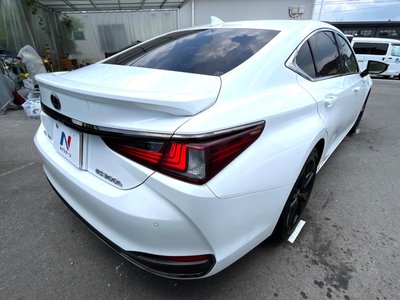 صورة مصغرة 20 لـ 2022 Lexus ES