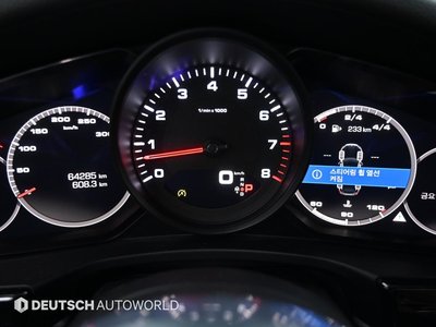 PORSCHE PANAMERA - 8