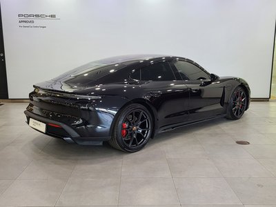 PORSCHE TAYCAN - 5
