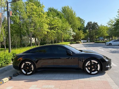 2026 Porsche TAYCAN 照片 2