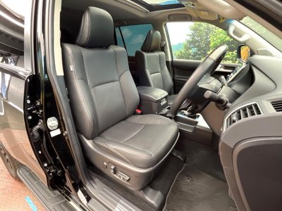 TOYOTA LAND CRUISER PRADO - 8