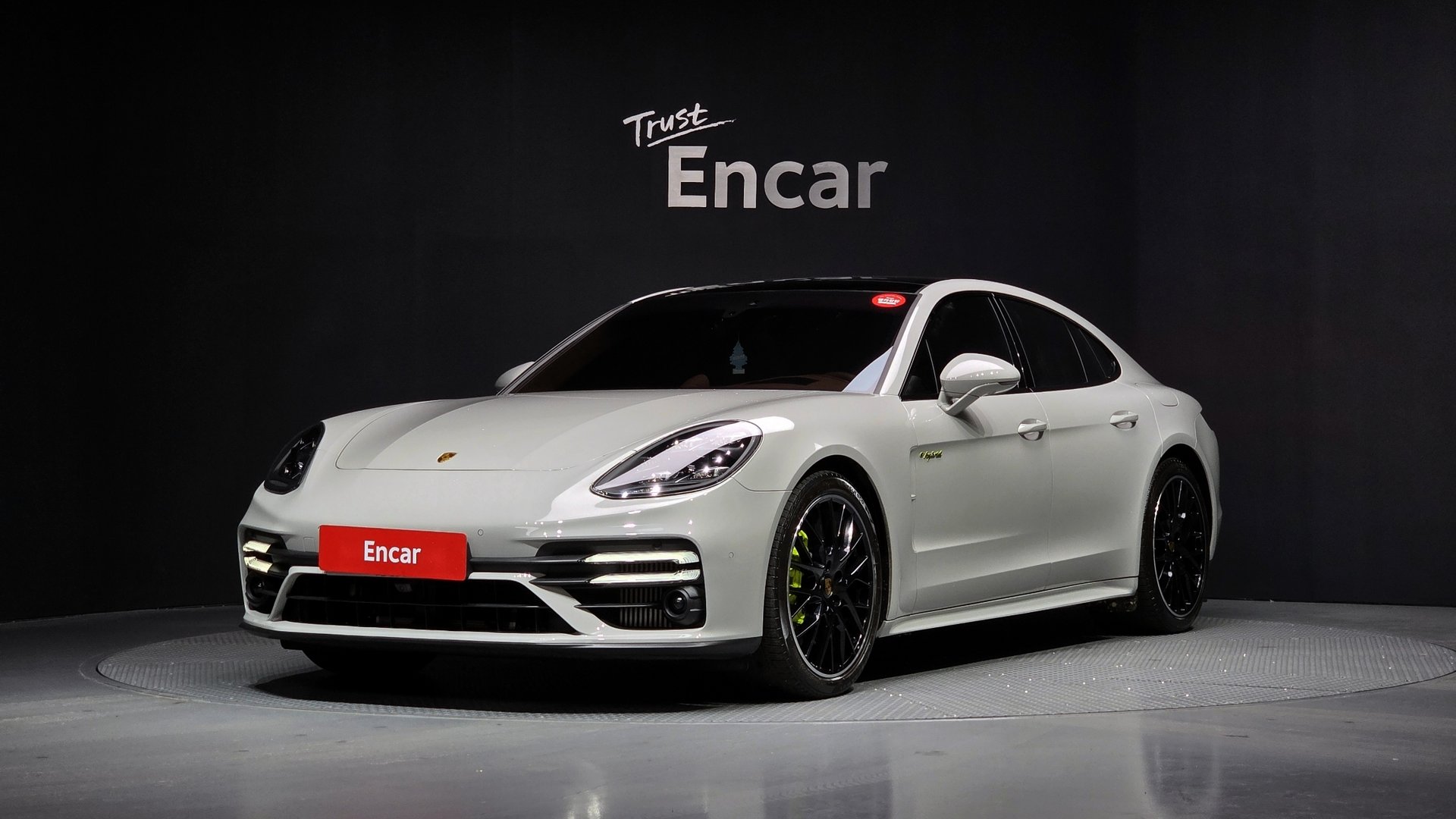 PORSCHE PANAMERA - View 1