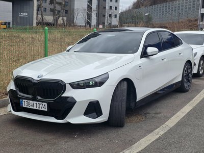 BMW 5 SERIES - 1