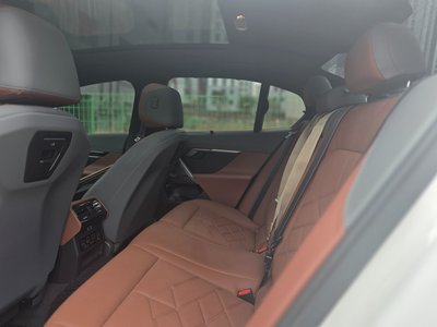 2025 BMW 5 SERIES 缩略图 17