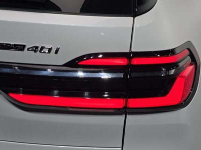 2025 BMW X7 — фото 10