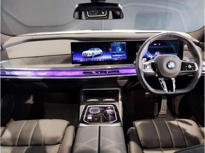 2025 BMW 7 SERIES — фото 2