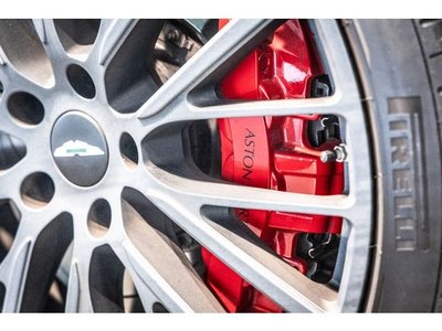 ASTON MARTIN DBX - 10