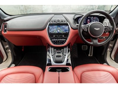 ASTON MARTIN DBX - 2