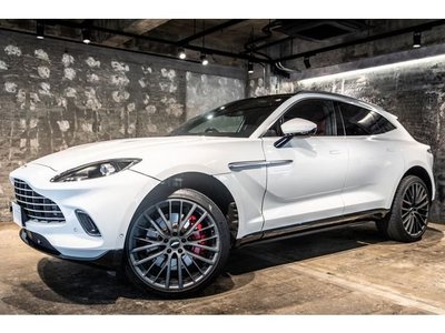 ASTON MARTIN DBX - 6