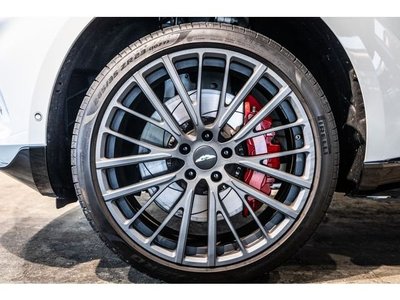 ASTON MARTIN DBX - 8