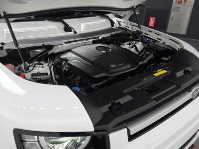 LAND ROVER DEFENDER - 7