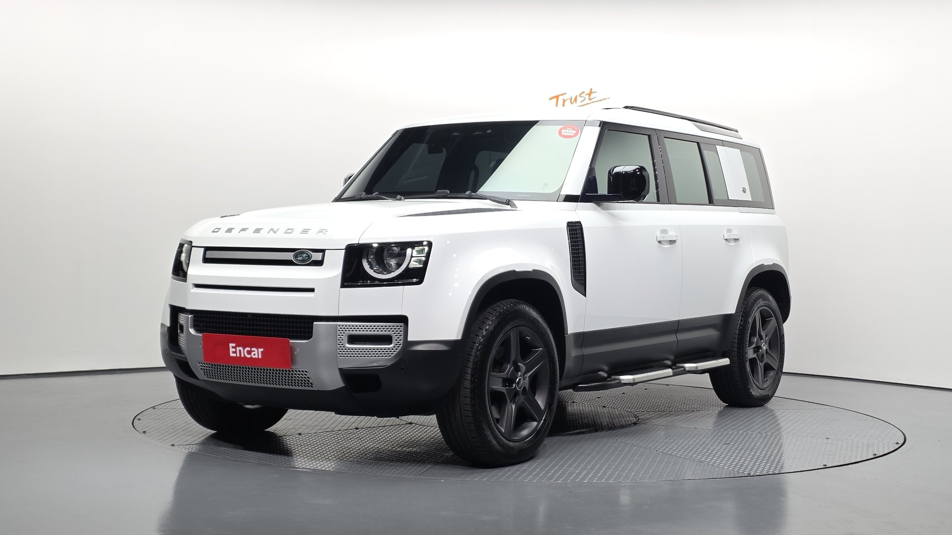 LAND ROVER DEFENDER - View 1