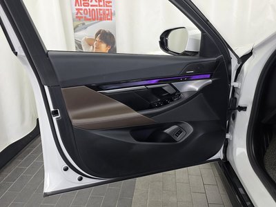 2025 BMW 5 SERIES thumbnail 14
