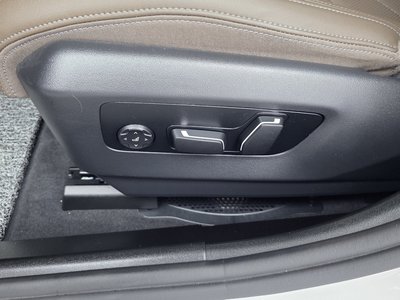 2025 BMW 5 SERIES thumbnail 32