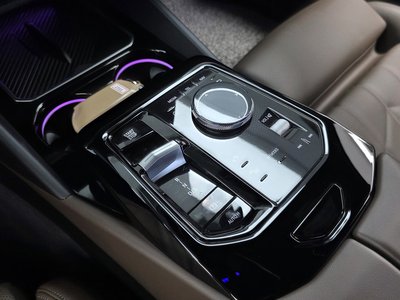 2025 BMW 5 SERIES thumbnail 12