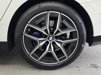 صورة 8 لـ 2025 BMW 5 SERIES