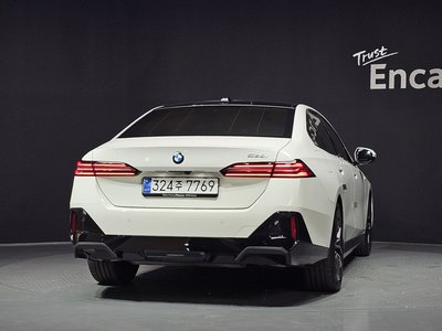 صورة 3 لـ 2025 BMW 5 SERIES