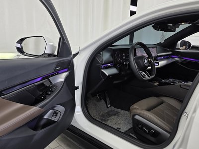 2025 BMW 5 SERIES thumbnail 13