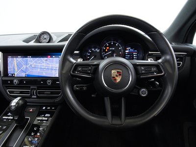 2023 Porsche MACAN thumbnail 27